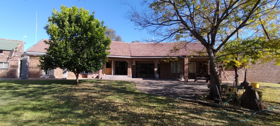 4 Bedroom Property for Sale in Jan Kempdorp Northern Cape